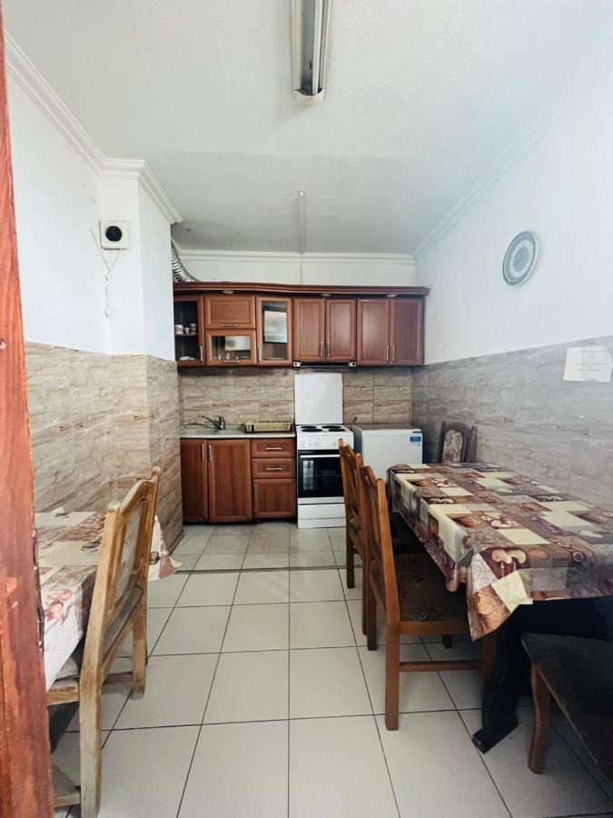 Guest House Velania Prishtine Bagian luar foto