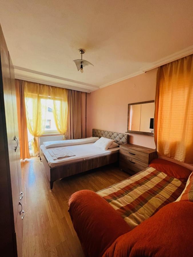 Guest House Velania Prishtine Bagian luar foto