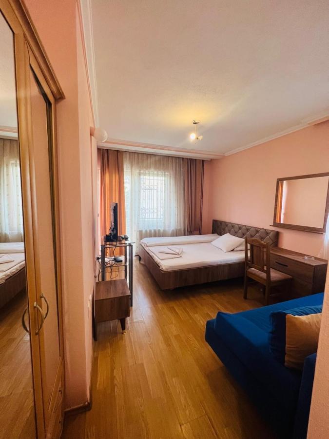Guest House Velania Prishtine Bagian luar foto