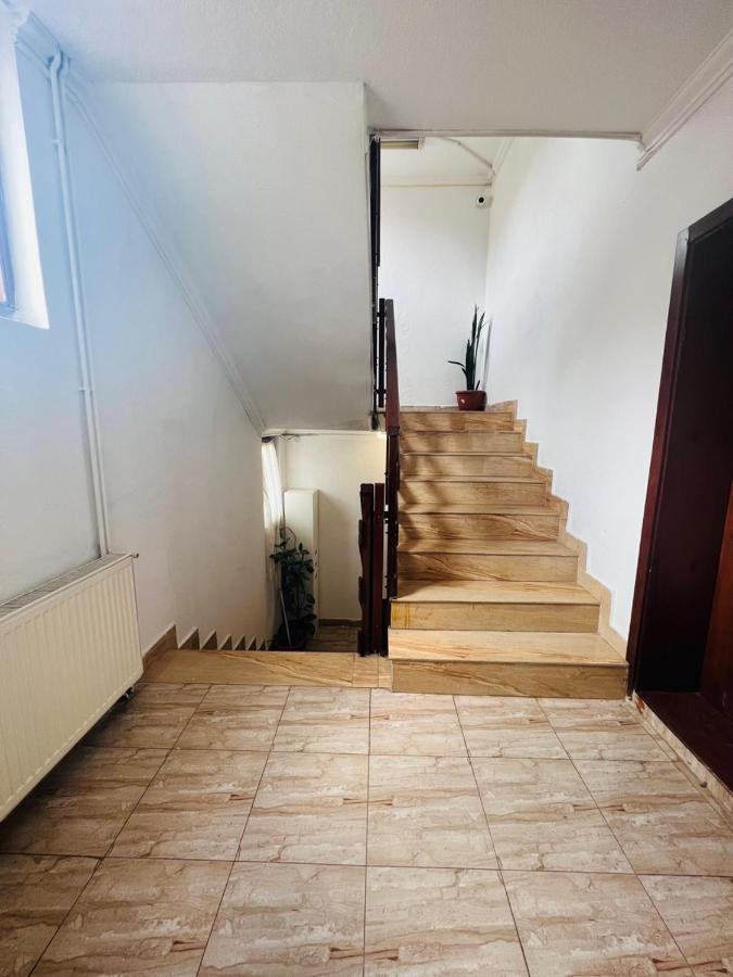 Guest House Velania Prishtine Bagian luar foto